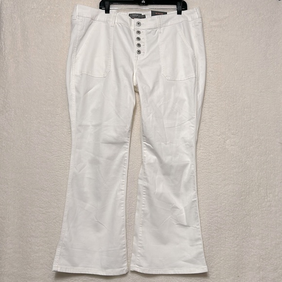 Torrid  NWT midrise flare button front pocket, jeans, size 22S - Picture 1 of 10